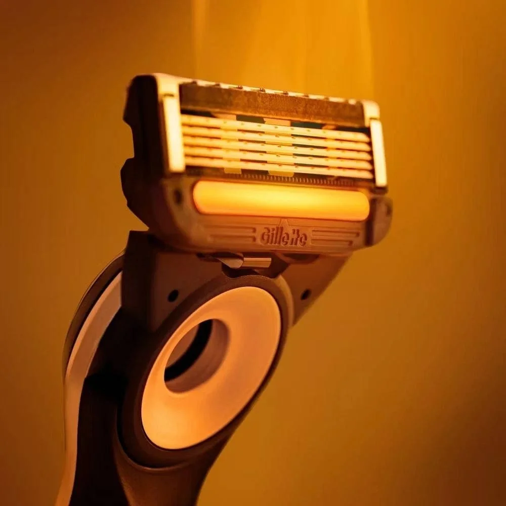 Gillette Labs Heated Razor Kit Men Hot Shave Handle 5-Blade Carts, Charging Dock
